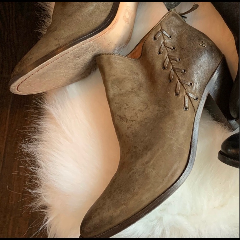 On Sale! Trask Boots in Taupe Leather! Size 7